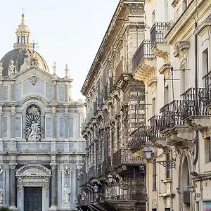 Duomo & Hotel Aeroporto di Catania Fontana Rossa
